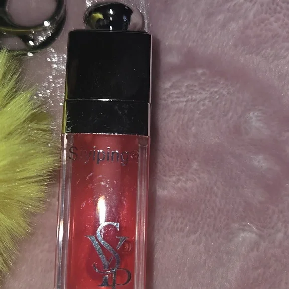 Yellow Fluffy Keychain Accessory With Gloss Luppie - Picture 2 of 3